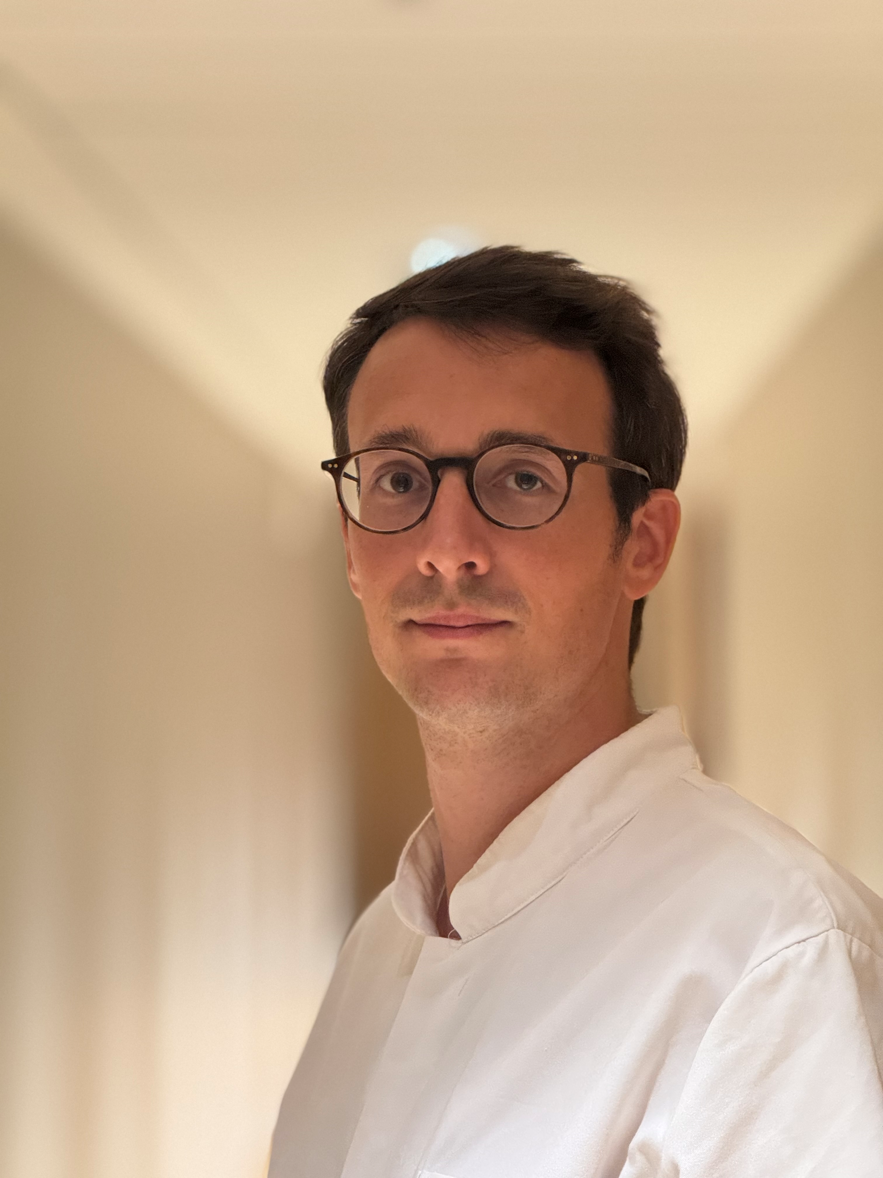 Dr. CHAVENT